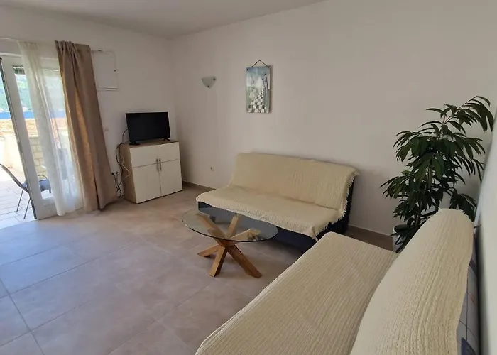 By The Sea - 4349 * Κόρτσουλα